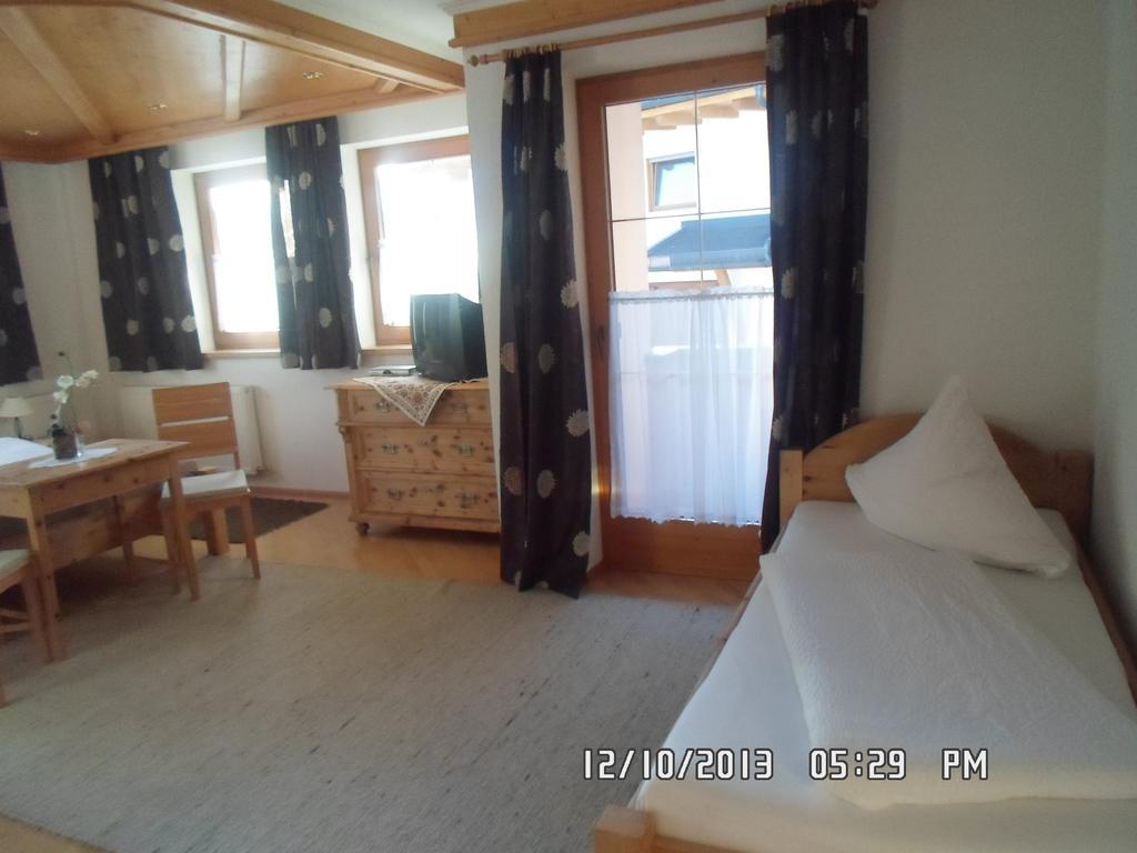 Haus Kroell Elisabeth Apartamento Zell am Ziller Quarto foto